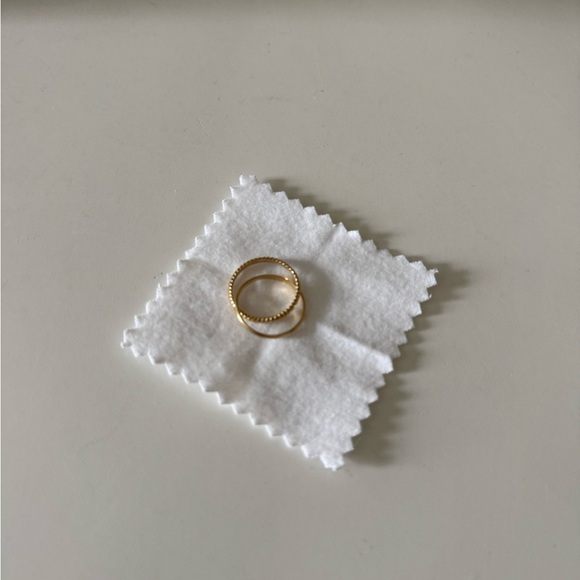 Mejuri Gold Stacking Rings - Picture 3 of 4